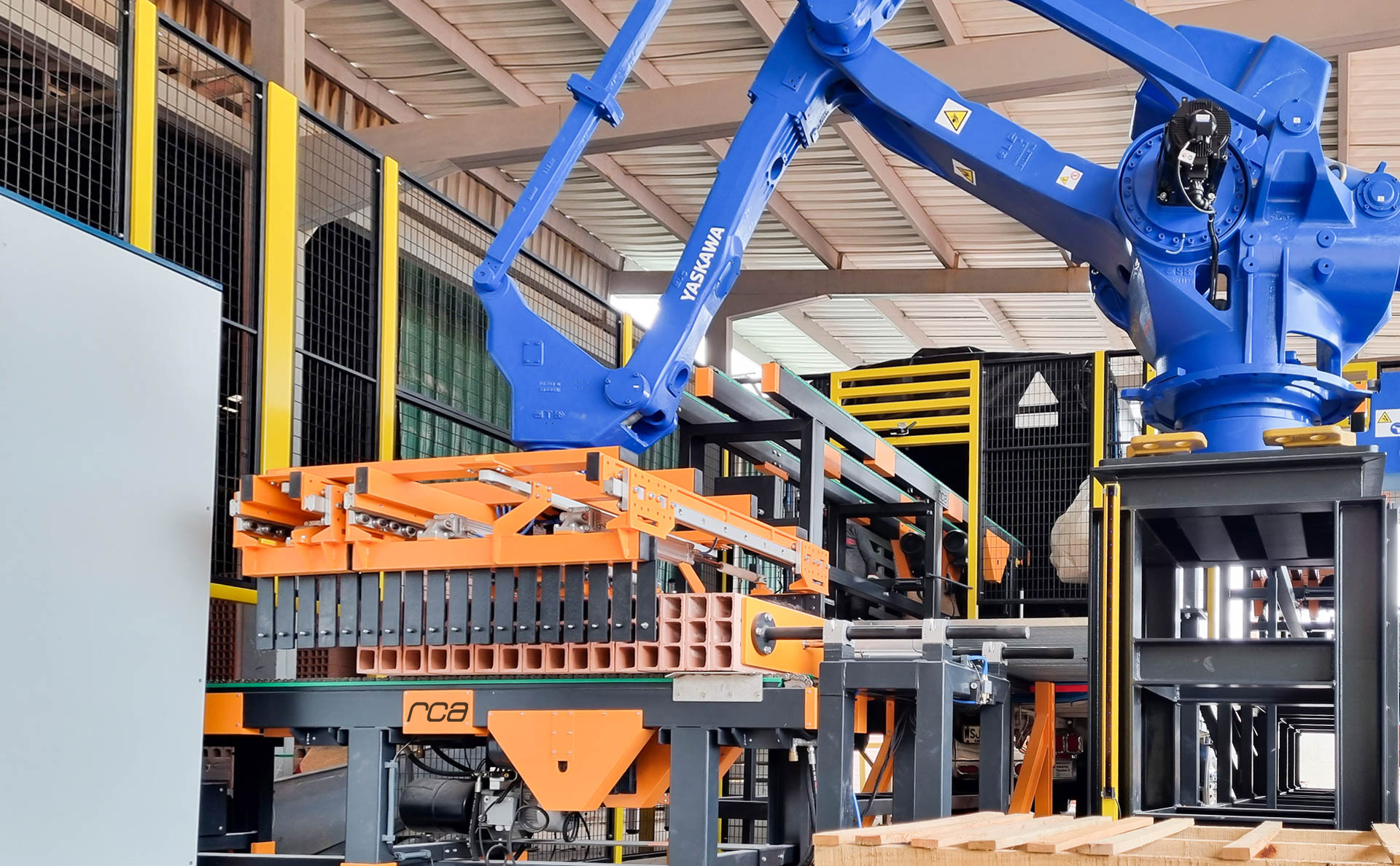 Robot Yaskawa para el paletizado de ladrillos