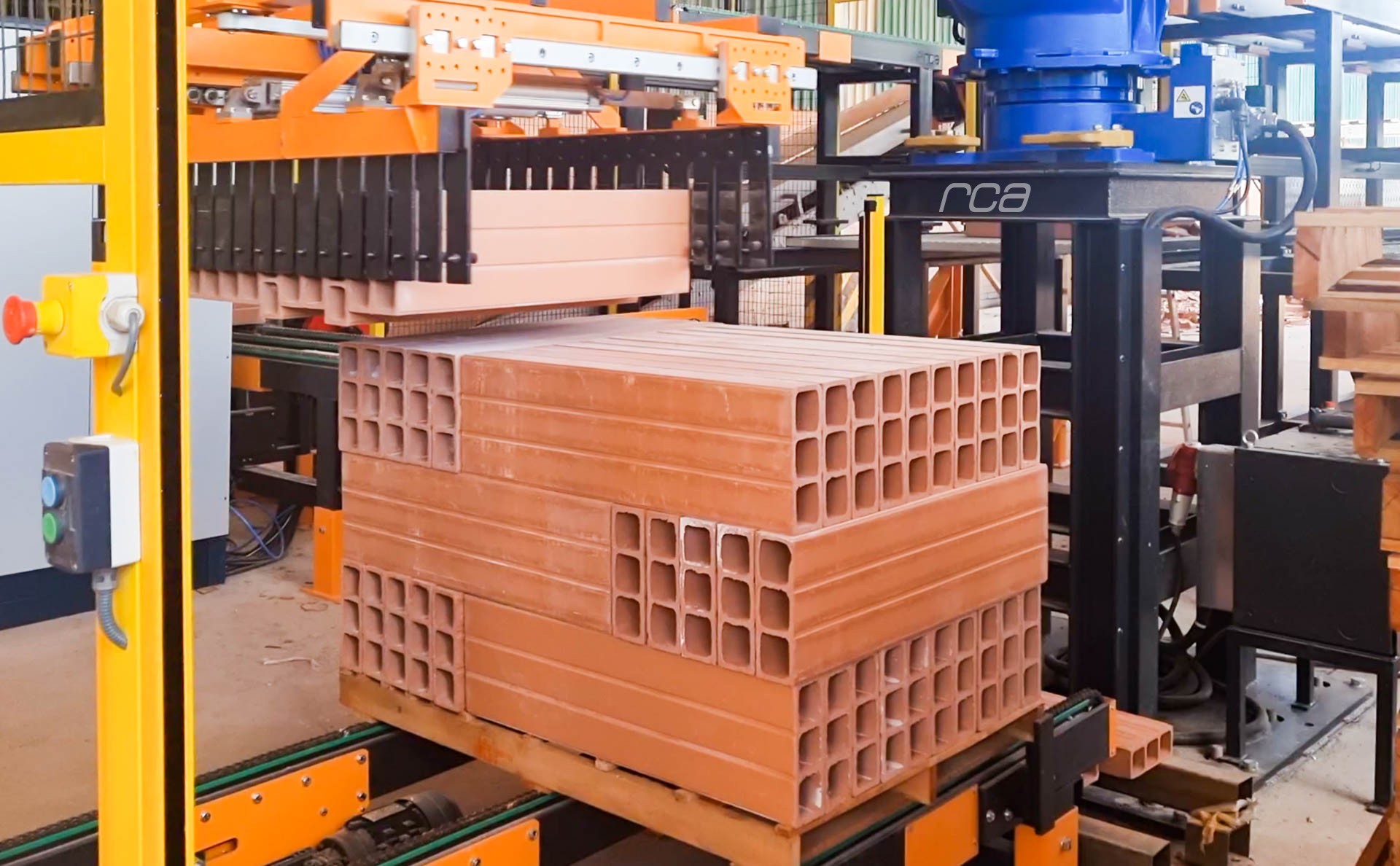 Robot Yaskawa para el paletizado de ladrillos